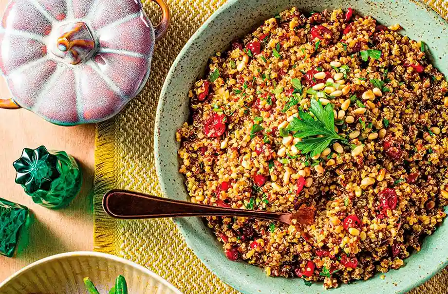 plato de quinoa con pollo y arándanos
