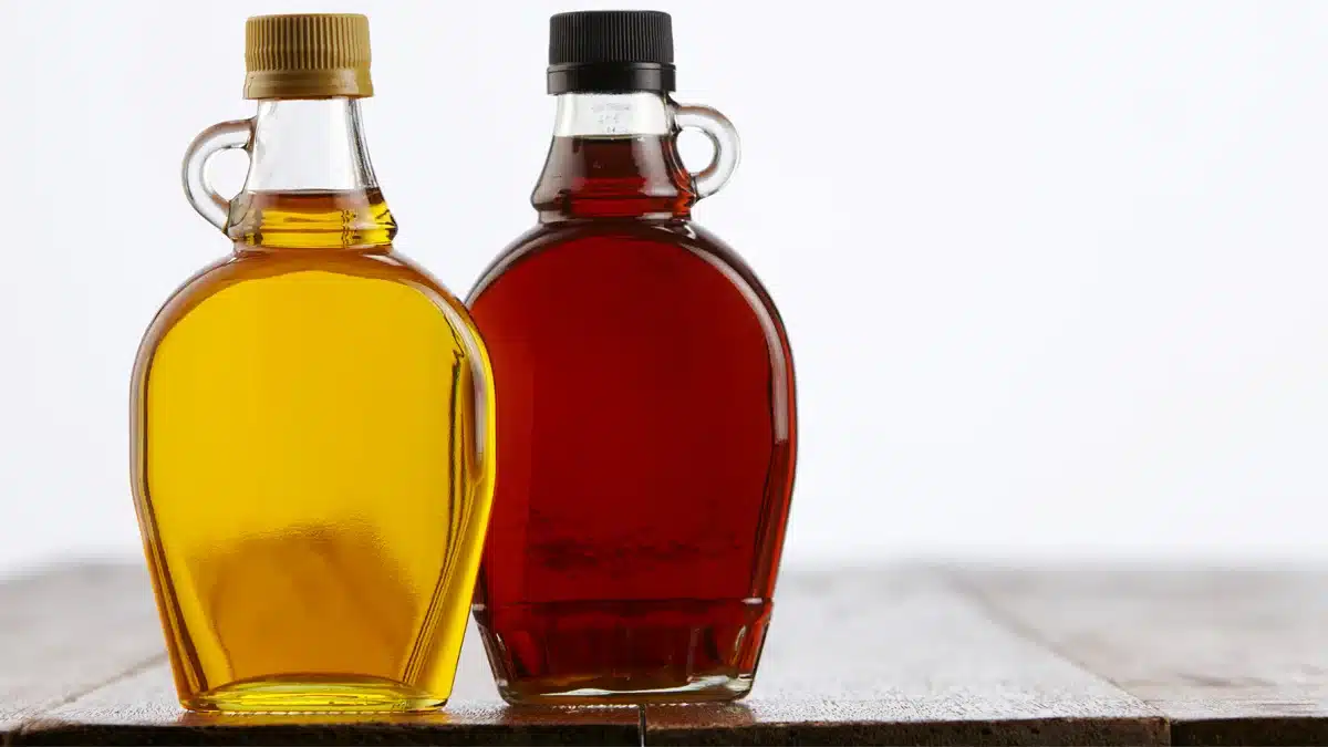 jarabe de agave y jarabe de arce lado a lado